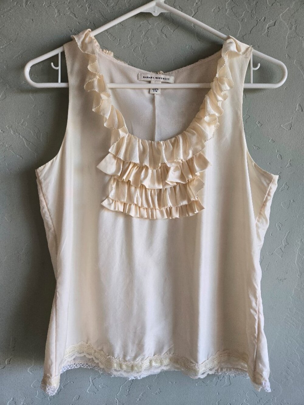 BANANA REPUBLIC Romantic Feminine Cream Ruffle Front Lace Trim Back Tank Top XS